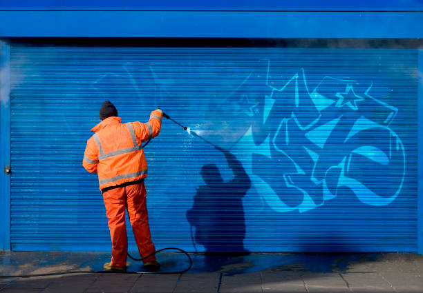 Best Commercial Building Pressure Washing  in Clive, IA